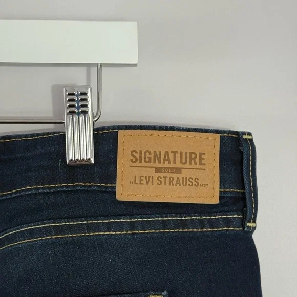 Levi's Women's Dark Blue Jeans (20M) - Picture 5 of 12